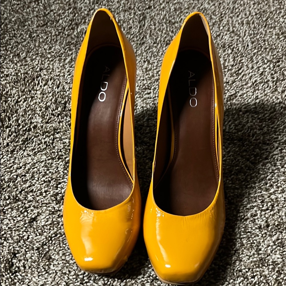 Yellow Block Heel Women's Shoes - Picture 2 of 4